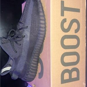 Yeezy Boost 350 V2 Onyx SIZE 10
